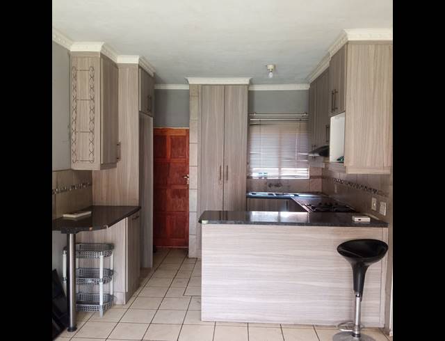 3 BEDROOM APARTMENT FOR SALE IN BOKSBURG CENTRAL